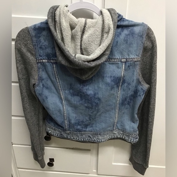 Distressed American Eagle Denim Jacket 💙 - Picture 3 of 3